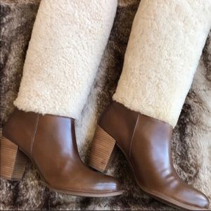 Beautiful Ugg boots never worn. They are grade B